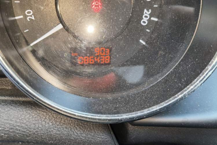 Used Peugeot 3008 2015 1.6THP Automatic Prestige Edition Odometer Close Up