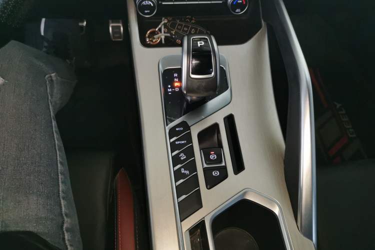 Used Geely Auto Coolray 2019 Sport Version 260T DCT Explorer China VI Standard Gear Lever