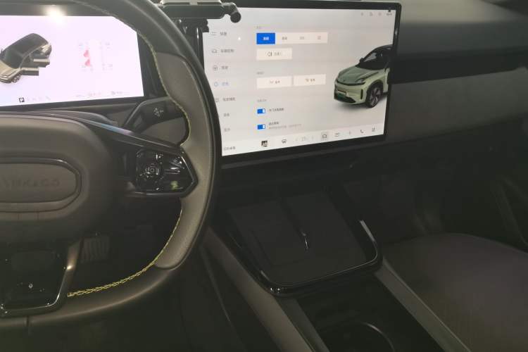 Used Lynk & Co 08 EM-P 2025 120km Long-Range Pro
