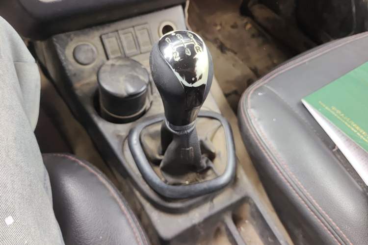 Used Dongfeng Fengon 330 2014 1.5L Manual Standard Edition DK15-02 Gear Lever