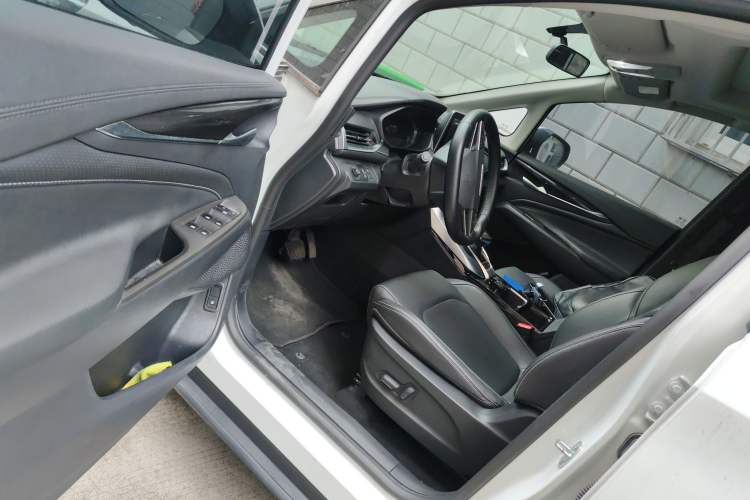 Used SAIC MAXUS EUNIQ 5 2020 1.3T PLUG-IN Luxury Edition
