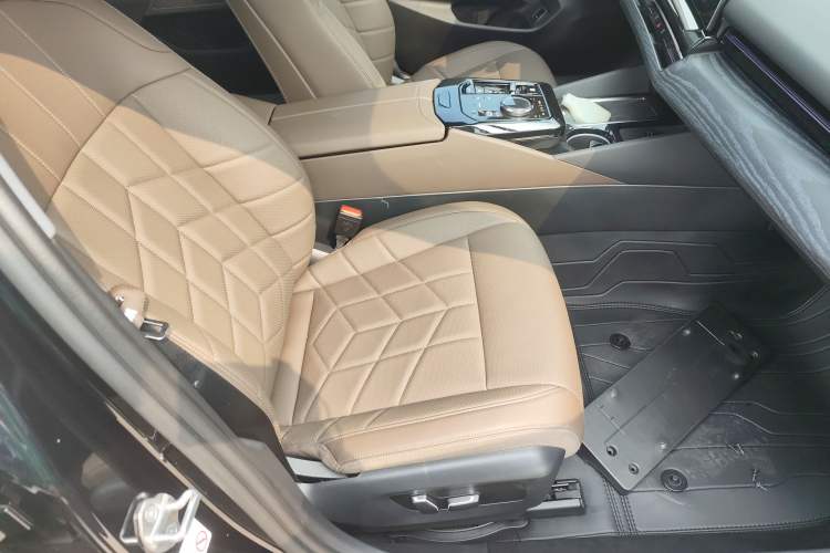 Used BMW 5 Series 2024 525Li Luxury Package
