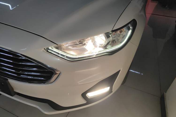 Used Ford Mondeo 2018 EcoBoost 180 Smart Control Fashion Model China VI Standard
