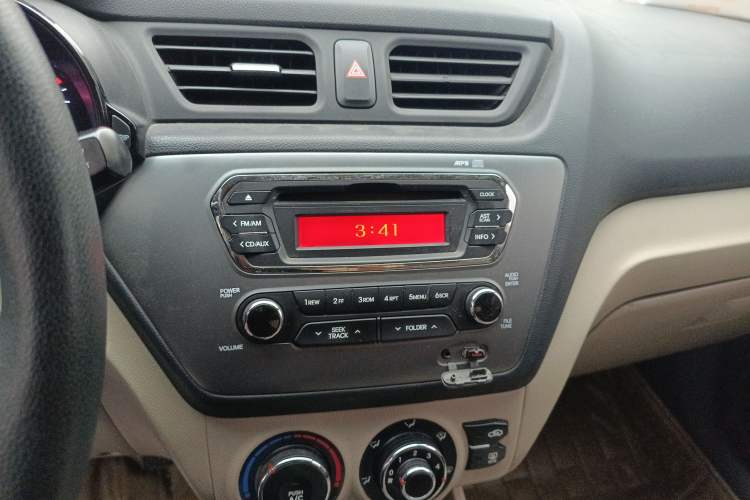 Used Kia K2 2011 Sedan 1.4L MT TOP