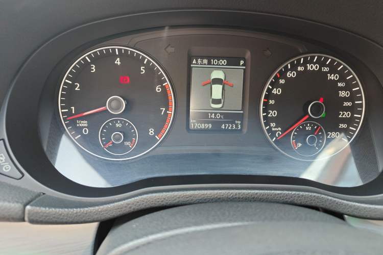 Used Volkswagen Passat 2015 1.8TSI DSG Prestige Edition Odometer Close Up