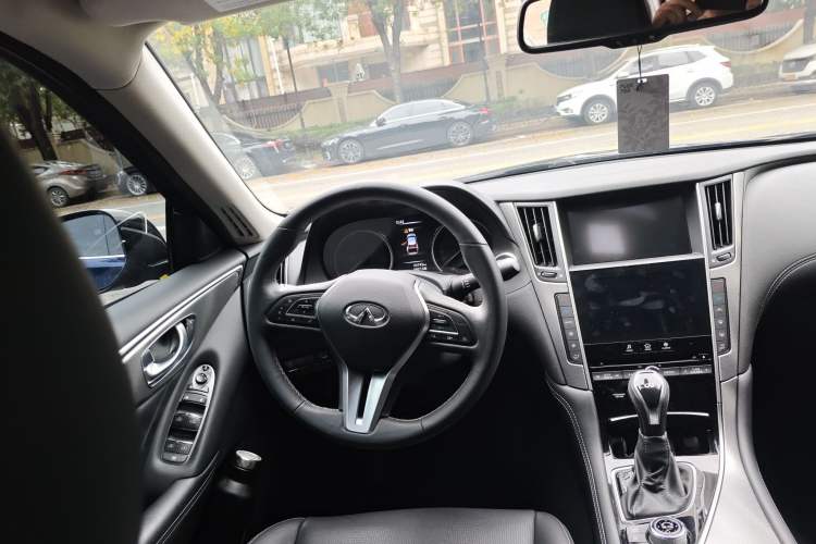 Used Infiniti Q50L 2018 2.0T Enjoyment Version China VI Standard
