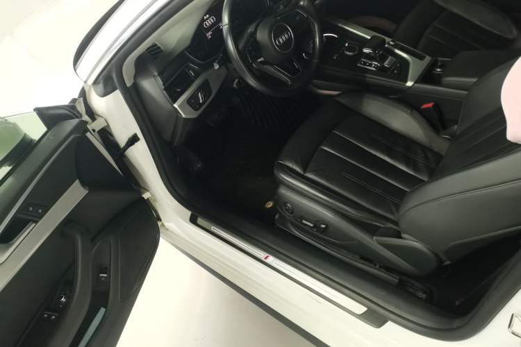 Used Audi A5 2019 Coupe 40 TFSI Fashion Edition China V Emission Standard Driver Seat