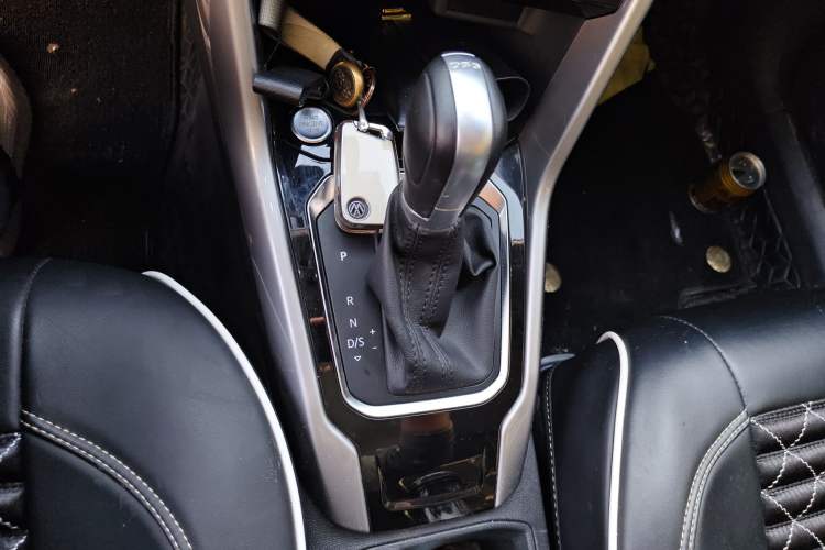 Used Volkswagen T-ROC 2022 280TSI DSG Two-Wheel Drive Elite PLUS Gear Lever