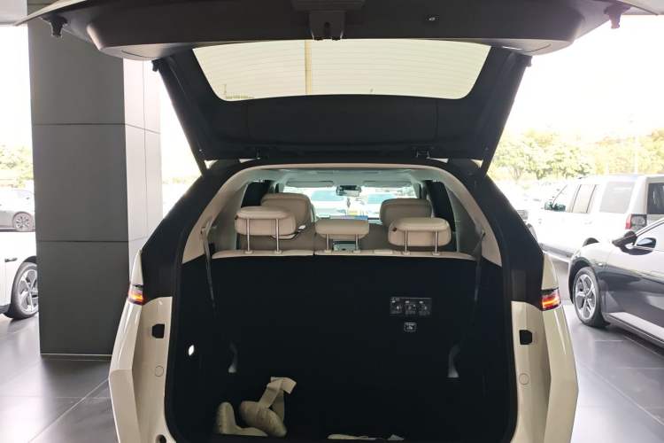 Used XPeng X9 2024 640 All-Wheel Drive High-Performance Max