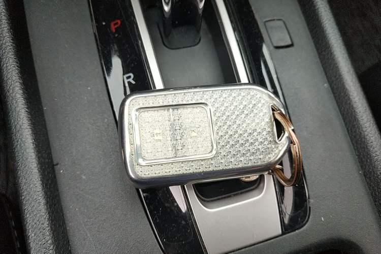 Used Honda Jade 2017 1.8L automatic Comfort version 5 seats Vehicle Key