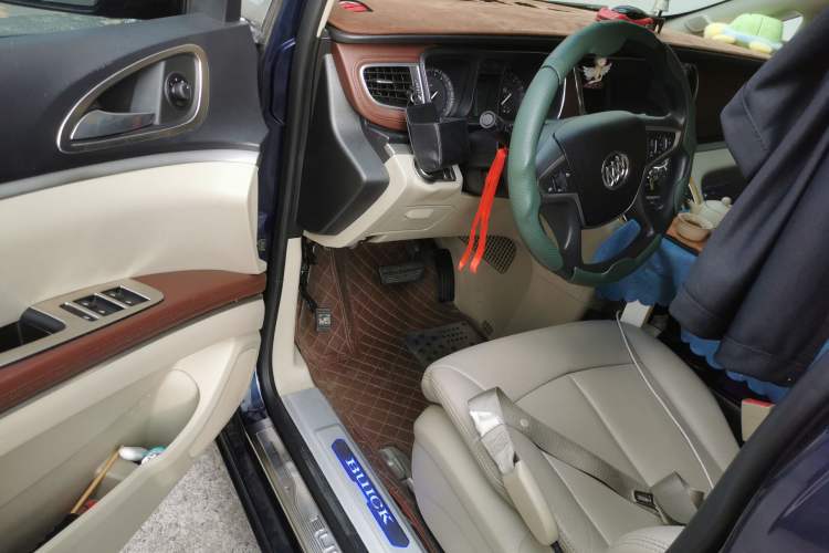 Used Buick GL8 2015 2.4L Luxury Business Premium Edition
