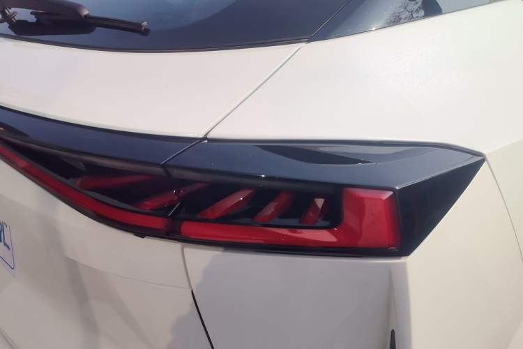 Used Changan UNI-Z New Energy 2025 Smart New Blue Whale 125km Battleship Edition