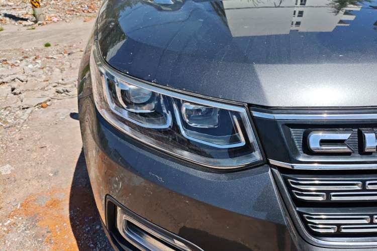 Used CHANGAN CS95 2017 2.0T Four-Wheel Drive ZhiZun Edition Right Front Headlight