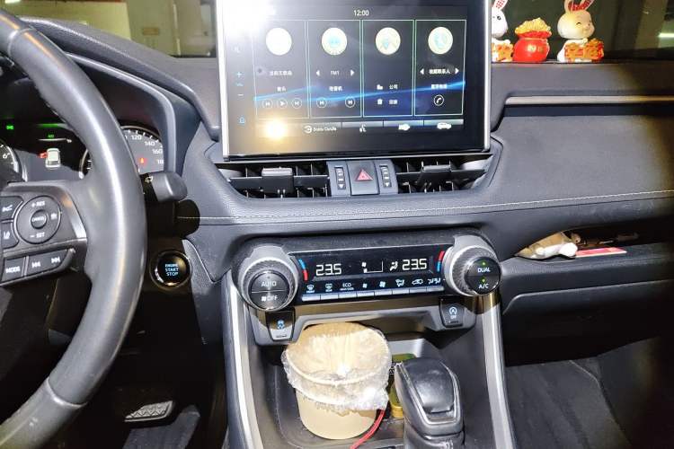 Used Toyota Wildlander 2022 2.0L CVT Two-Wheel Drive Luxury Edition Audio And AC Panel