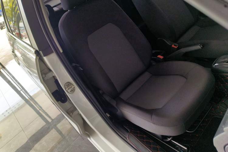 Used Volkswagen Jetta 2015 1.6L Automatic Fashion Model Right Front Seat