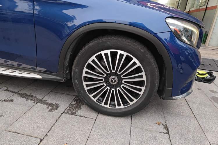 Used Mercedes-Benz GLC 2019 GLC 200 L 4MATIC Right Front Wheel Hub