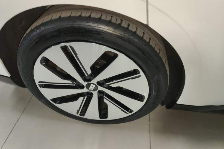 Used Geely Galaxy E8 2024 665 km Range Rear-Drive Starship Long-Range Version