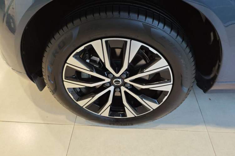 Used Volvo XC60 2024 B5 4x4 Smart Luxury Edition