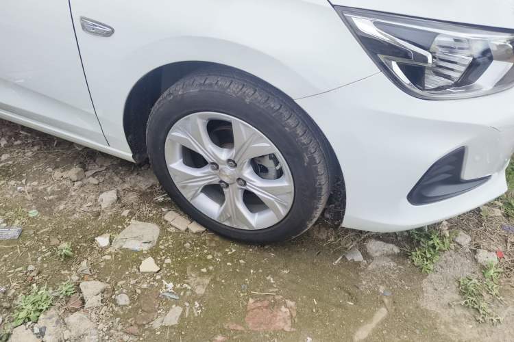 Used Chevrolet Cavalier 2020 325T Automatic Enjoyment Edition Right Front Wheel Hub