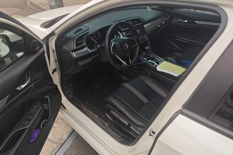 Used Honda Civic 2016 220TURBO CVT Luxury Edition Driver Seat