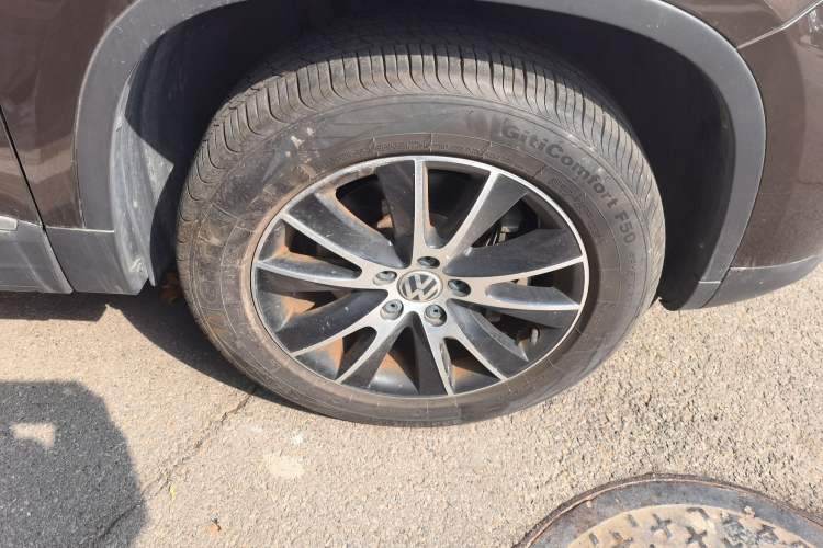 Used Volkswagen Tiguan 2016 300TSI Automatic All-Wheel Drive Luxury Edition Right Front Wheel Hub