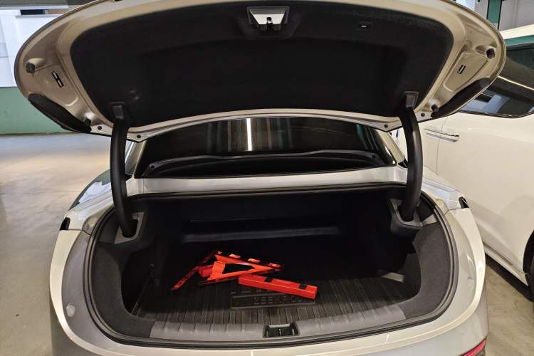 Used Zeekr 007 2024 Four-Wheel Drive Version 75 kWh Trunk