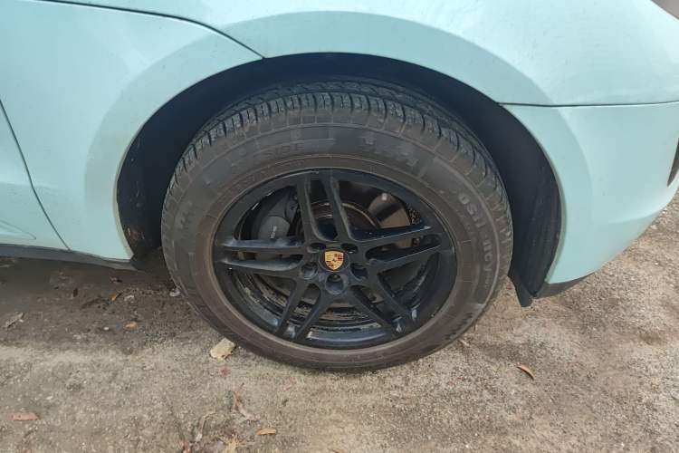 Used Porsche Macan 2017 Macan 2.0T Right Front Wheel Hub