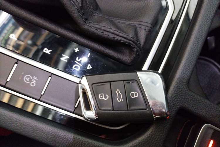 Used Volkswagen Magotan 2019 330TSI DSG Leading Edition China V Standard
