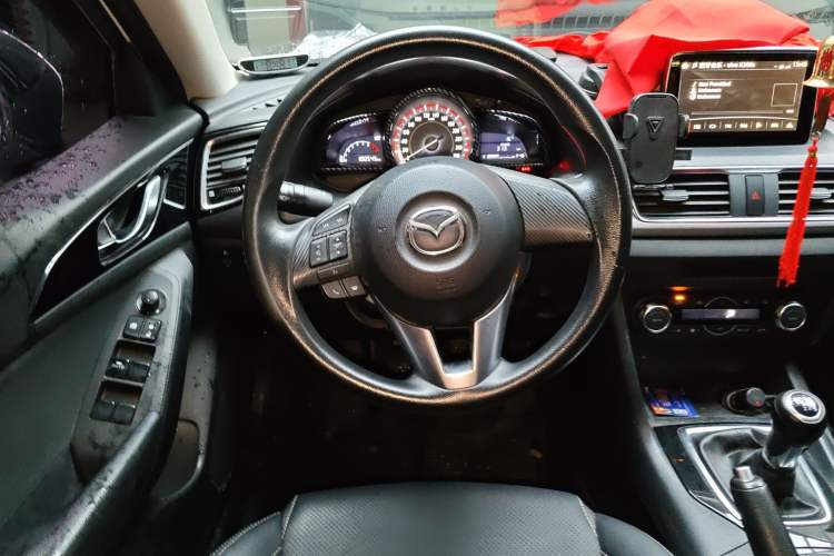 Used Mazda 3 Axela 2016 Sedan 1.5L Manual Luxury Model