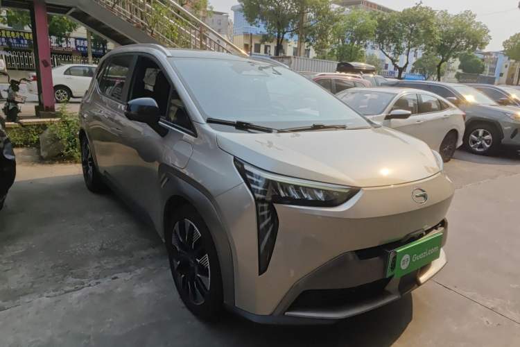 Used AION Y 2022 70 Tech Edition Lithium Iron Phosphate Front Right 45 Deg