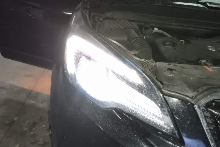 Used Buick Envision 2018 20T Two-Wheel Drive Luxury Model Right Front Headlight