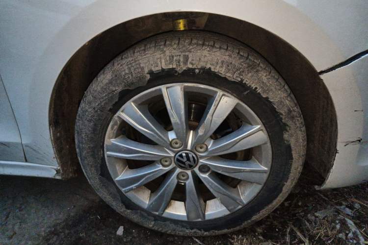 Used Volkswagen Sagitar 2014 Revised Version 1.6L Automatic Comfort Edition Right Front Wheel Hub