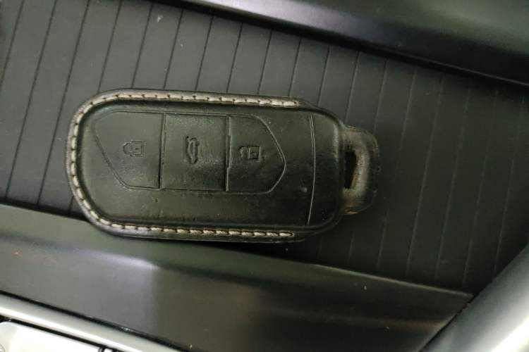 Used VOYAH FREE 2021 Four-Wheel Drive Standard Range-Extended Exclusive Luxury Package Vehicle Key