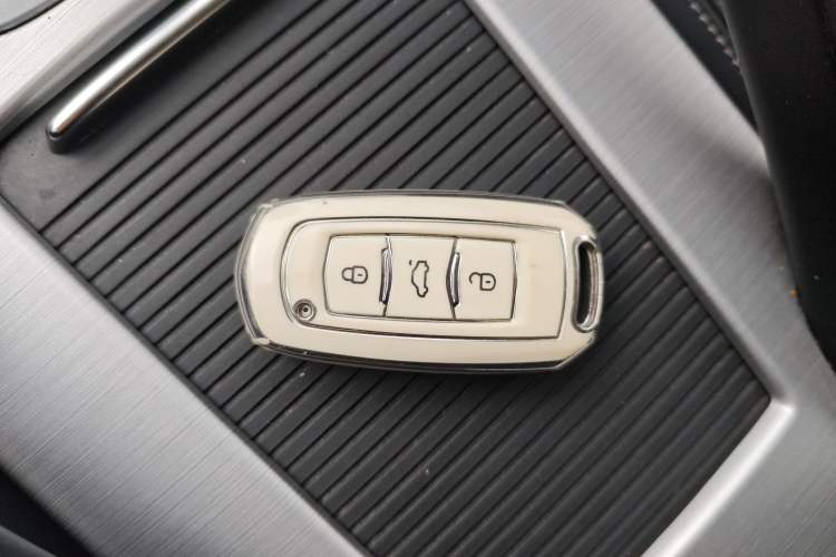 Used Geely Auto Emgrand X7 Sport 2016 2.0L Manual ZhiShang Version
