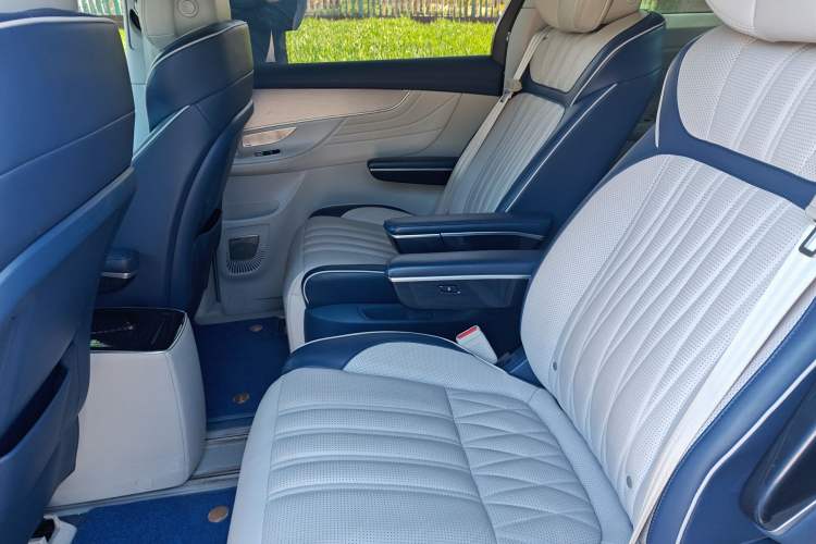 Used Roewe iMAX8 2021 400TGI Supreme Series Prestige Edition
