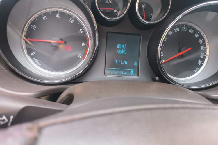 Used Buick Regal 2012 2.0L Luxury Edition Odometer Close Up