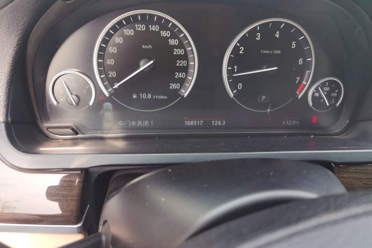 Used BMW 7 Series 2011 730Li Elegant Model Odometer Close Up