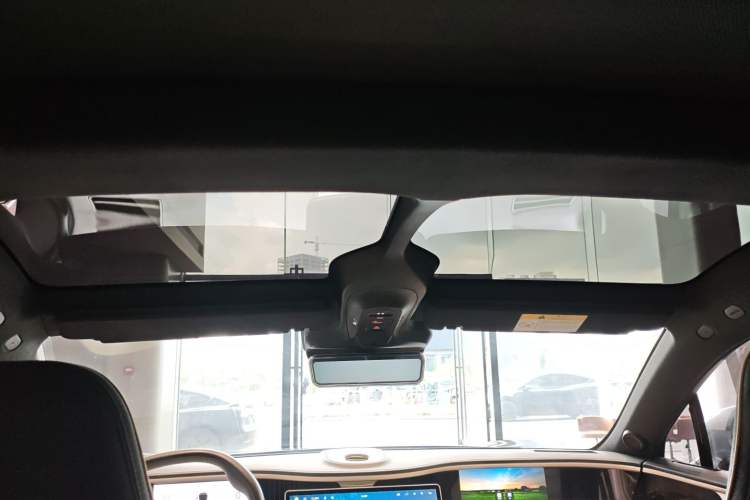 Used Avatr 11 2023 HarmonyOS Edition Smart Enjoyment Upgrade Model 116-degree Four-Wheel Drive Version Headliner