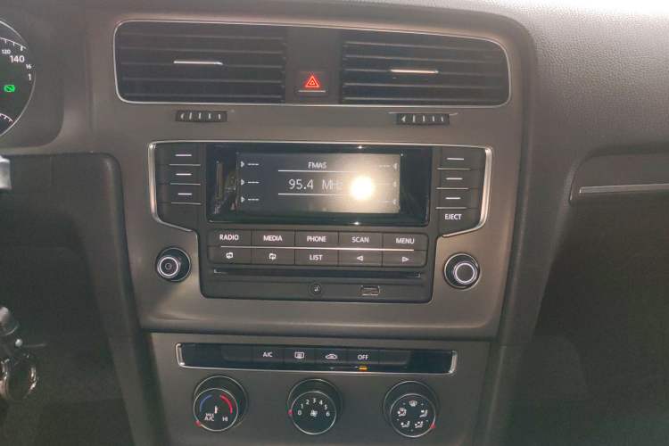 Used Volkswagen Golf 2015 1.4TSI Automatic Comfort Model Audio And AC Panel