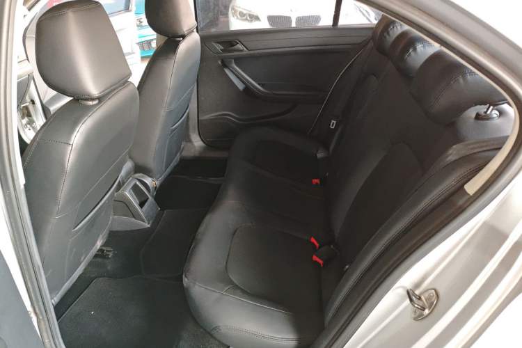 Used Volkswagen Jetta 2013 1.6L Automatic Fashion Model
