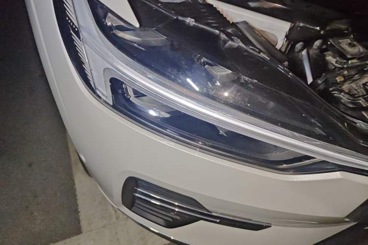 Used Volvo XC60 New Energy 2023 T8 Plug-in Hybrid Long-Range All-Wheel Drive Smart Luxury Edition Right Front Headlight