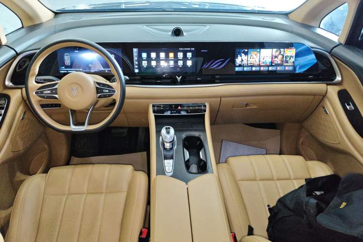 Used VOYAH Dream 2024 PHEV Extended-Range Premium Edition Center Console