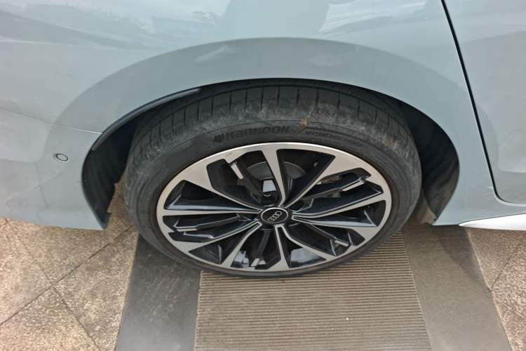 Used Audi A3 2025 A3L Limousine 35TFSI Prestige Edition + Luxury Selection Package Right Rear Wheel Hub