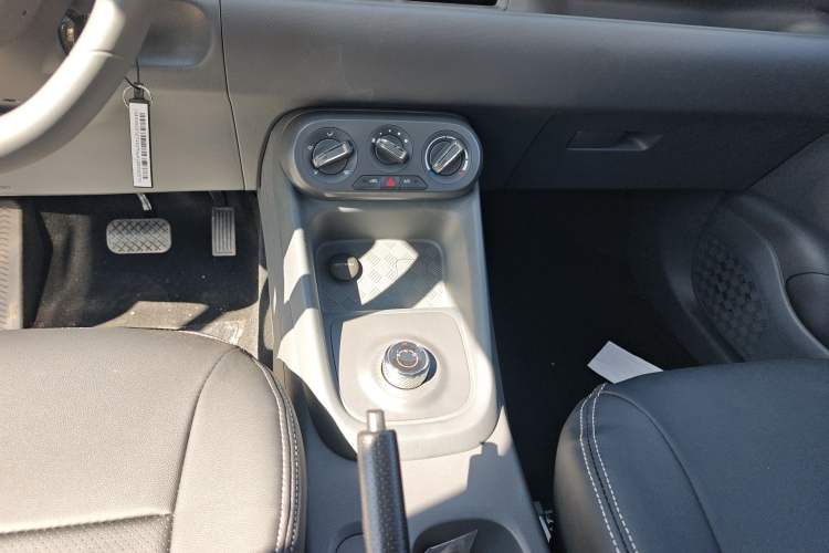 Used Wuling Hongguang New Energy 2025 Extended-Range Hybrid 50 km Utility Version Gear Lever