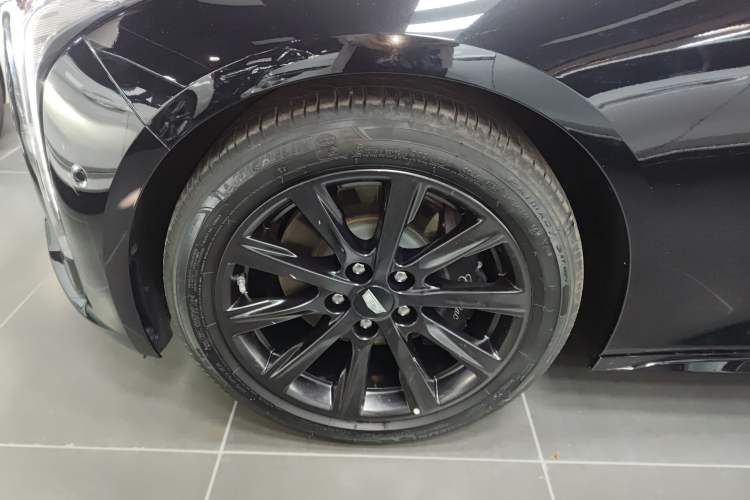 Used Cadillac CT5 2024 28T Prestige Edition Left Front Wheel Hub