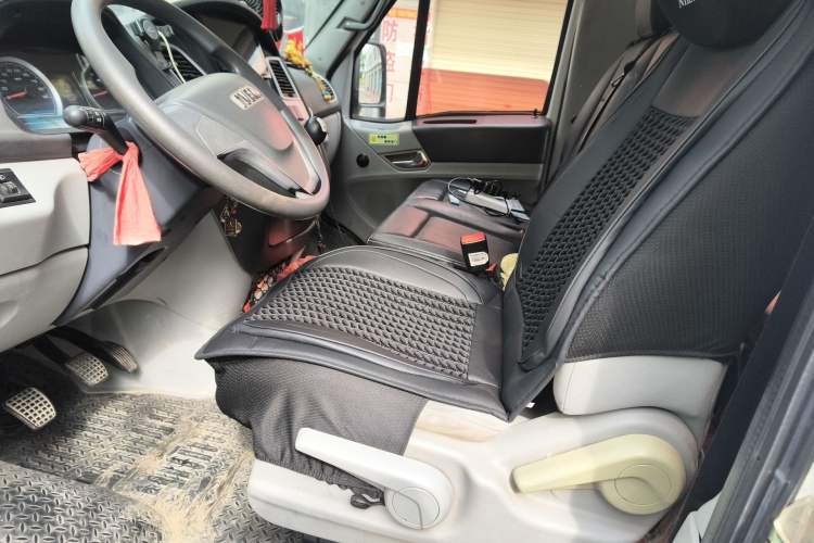 Used Iveco Power Daily 2017 2.5T Deluxe A37 High-Roof 6-7 Seater Bus 47Z5