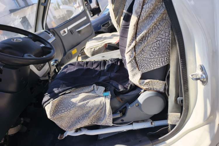 Used King Long Longyao 8 2022 Pure Electric Van High Roof 41.86 kWh
