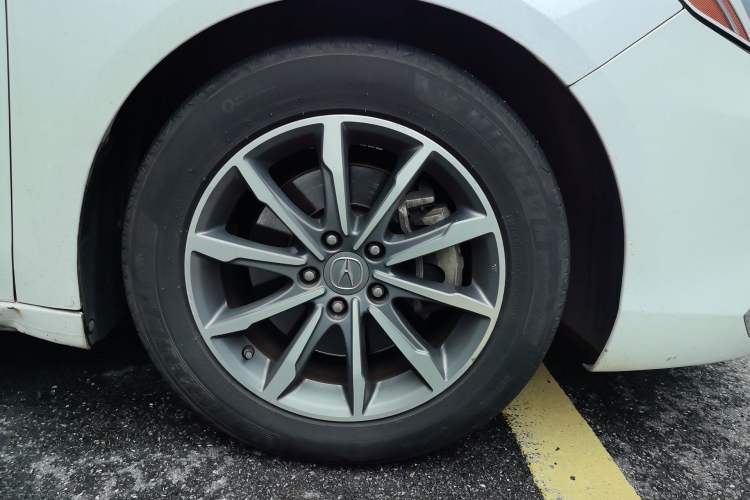 Used Acura TLX-L 2018 2.4L Comfort Edition Right Front Wheel Hub
