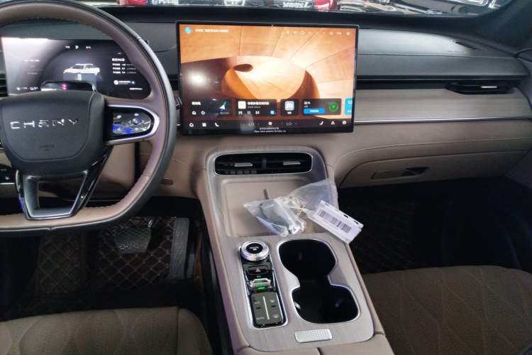 Used Chery Tiggo 8 PLUS C-DM 2025 1.5T 116 km Prestige Version 5 Seats
