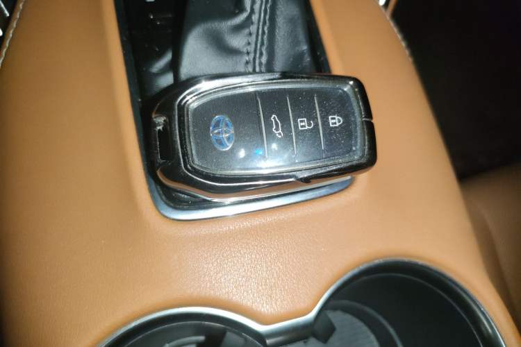 Used Toyota Venza 2022 Dual-Engine 2.5L CVT Two-Wheel Drive Prestige Edition Vehicle Key